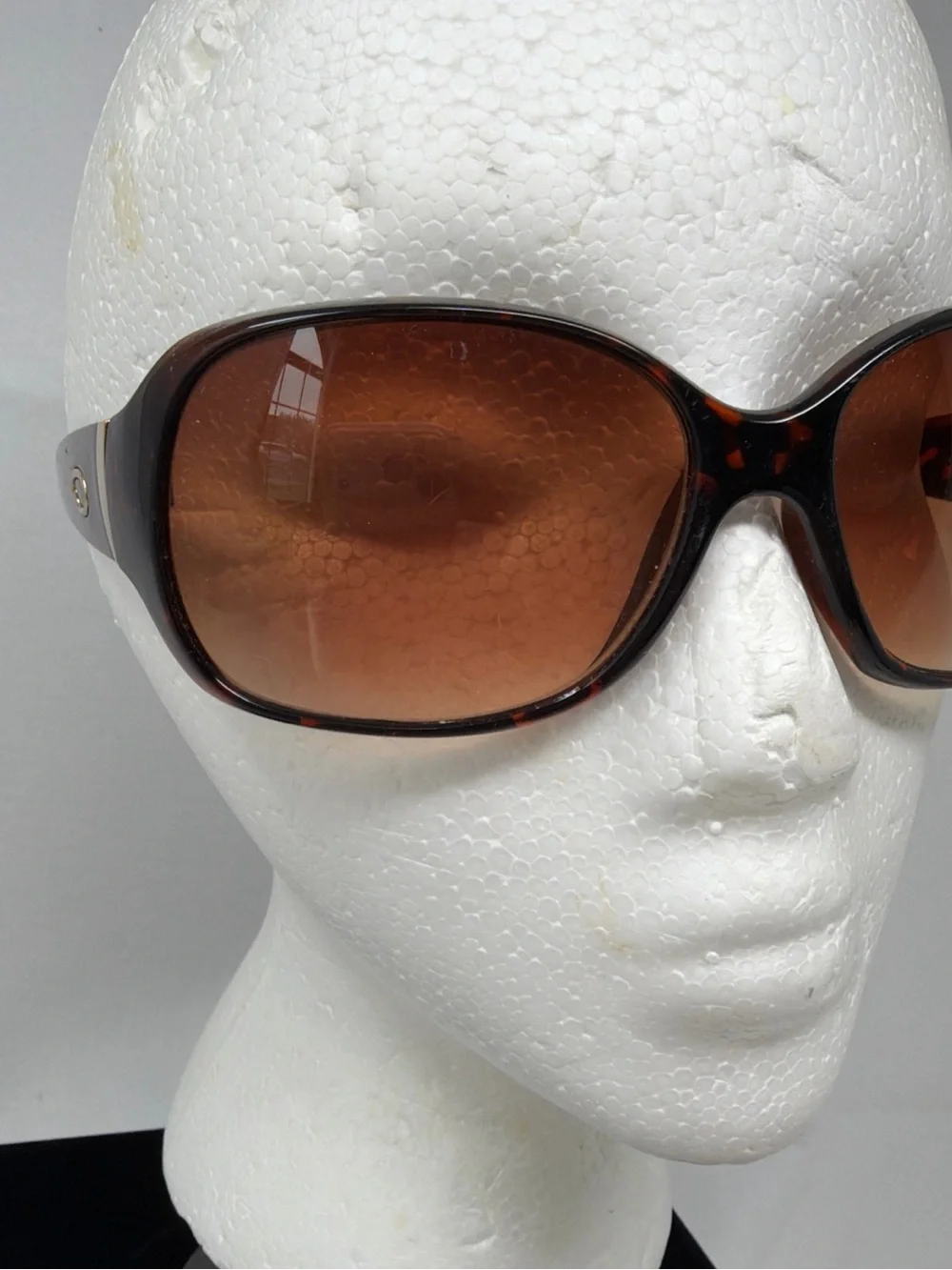Oscar de la Renta Oversized Tortoiseshell Sunglasses with Brown Gradient Lenses